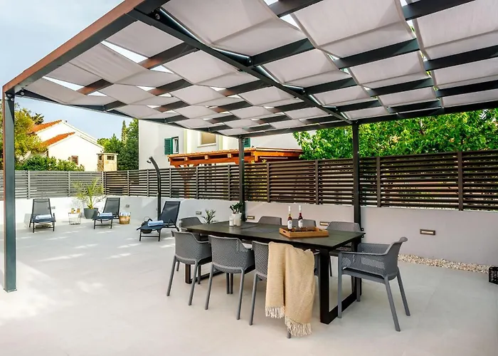 Tango Ii * Τρογκίρ